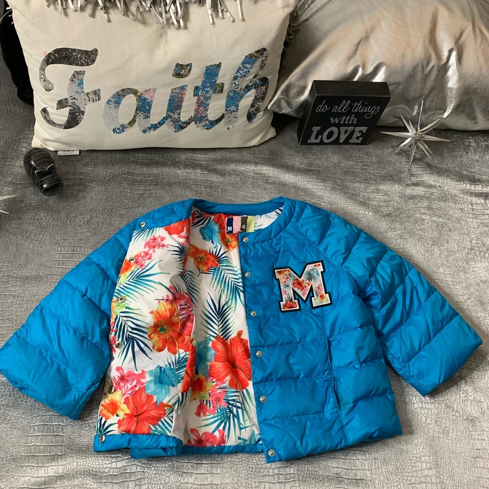 Beautiful colored 1/2 sleeve girls puffer jacket